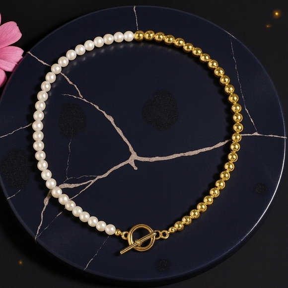 Modern Minimalist Pearl & Golden Acrylic Bead Choker Toggle Trendy Necklace - Picture 9 of 9